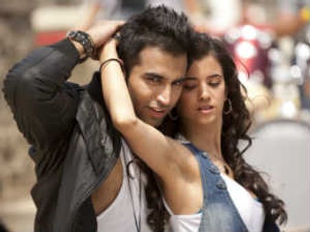 Mujhse Fraaandship Karoge offers its first song UH-OH!