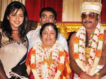 What's cooking between Amala Paul-Vijay?