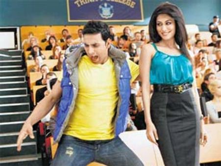 Akshay Kumar turns dance teacher to Chitrangada