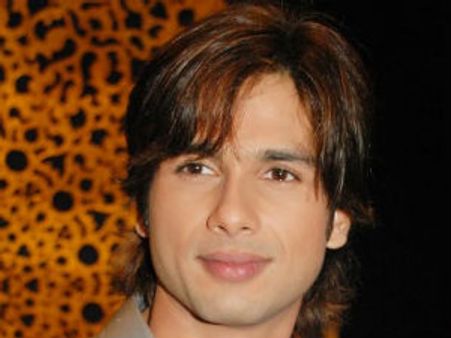 Shahid Kapoor loves his female fans' attention