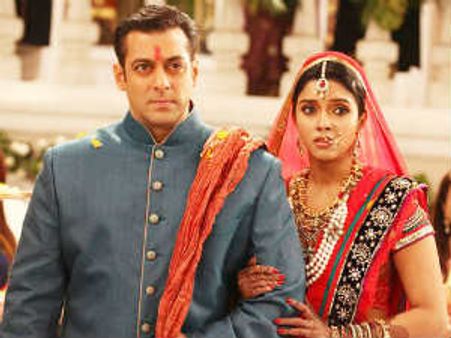Asin says Salman Khan made her to eat a bug