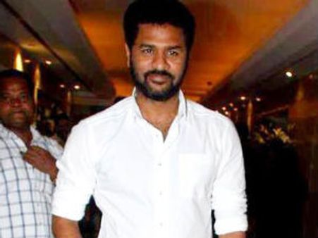 Prabhu Deva does it for Dhoni!