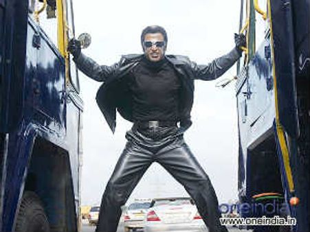 Rajinikanth playing robot Chitti in Shahrukh's Ra.One