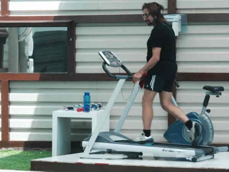 Shakti Kapoor surprises Bigg Boss 5 contestants