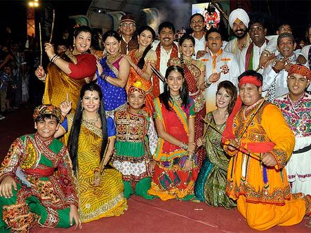 Tarak Mehta cast plays dandiya with Falguni Pathak