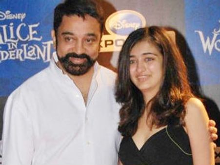 Akshara assisting Kamal Hassan in Vishwaroobham