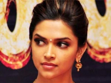 New mysterious man in Deepika Padukone's life?