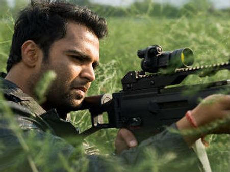 Aazaan - Movie Review