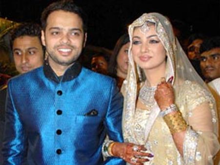 Ayesha Takia's husband decides on wife's dressing style
