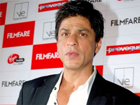 Shahrukh Khan gets a grand welcome in Bangalore for Ra.One promotions