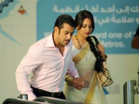 Salman-Sonakshi shooting for Dabangg 2 in March 2012