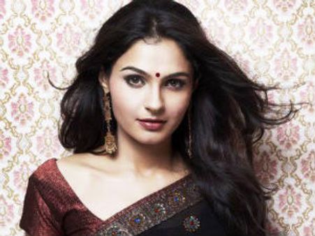 Kamal Hassan ropes in Andrea Jeremiah for Vishwaroobham