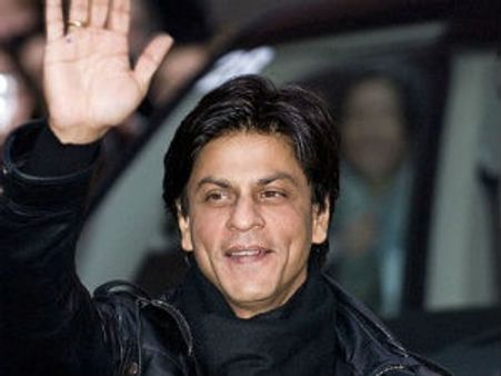 Shahrukh Khan promotes Ra.One on F1 car in the Indian Grand Prix