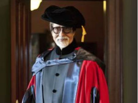 Amitabh Bachchan overwhelmed by doctorate from Aussie University