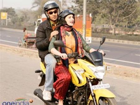 Ranbir Kapoor celebrates Nargis' birthday in mid-air