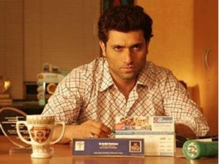 Shiney Ahuja takes legal action against Micromax mobile ad
