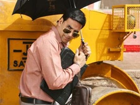 Akshay Kumar quits comedy, gets back to original khiladi avatar