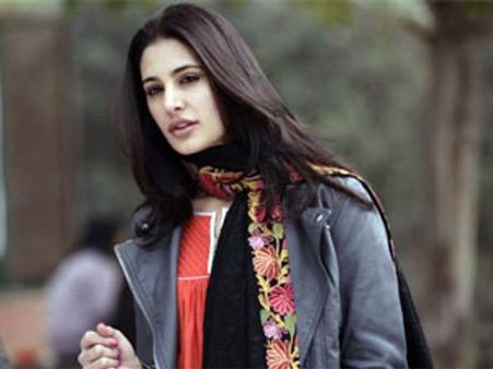 Nargis Fakhri or Bipasha Basu; Who gets Krissh 2?