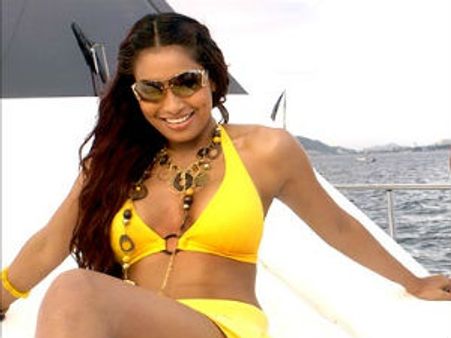Bipasha Basu wears a bikini in Players