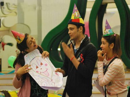 Bigg Boss 5: Siddharth Bhardwaj bursts out at Vida Samadzai