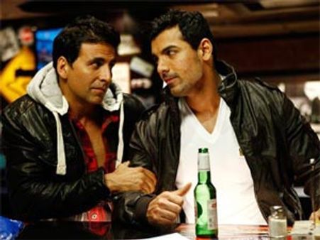Desi Boyz is not Garam Masala, says Akshay Kumar