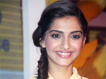 Sonam Kapoor desires to become the next bikini babe of Bollywood