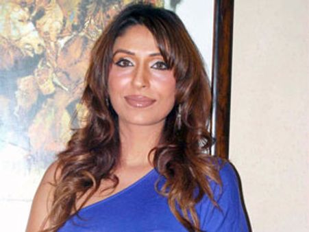 Bigg Boss 5: Pooja Mishra fights with Sky, Siddharth