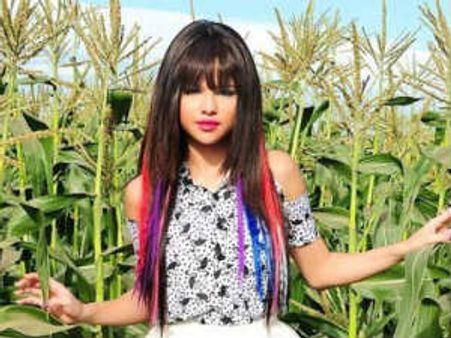 Selena Gomez teases scenes from 'Hit the Lights' video