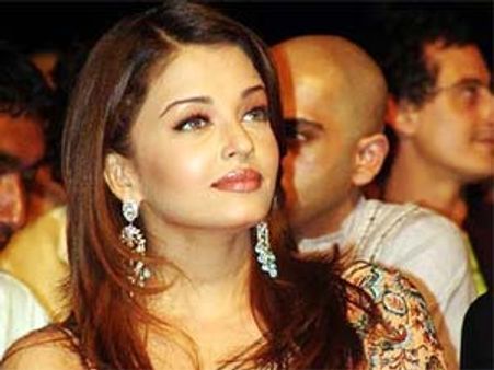 Aishwarya Rai Bachchan has a normal delivery