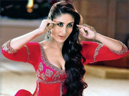 Kareena Kapoor gets help from sister Karisma for Heroine