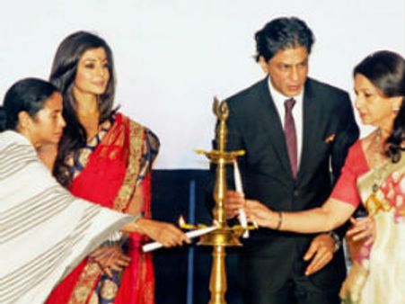 Shahrukh Khan, Rang Rasiya crowd pullers at KFF