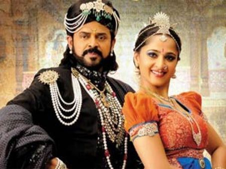 Anushka to pair up Venkatesh in Seethamma Vakitlo Sirimalle Chettu!