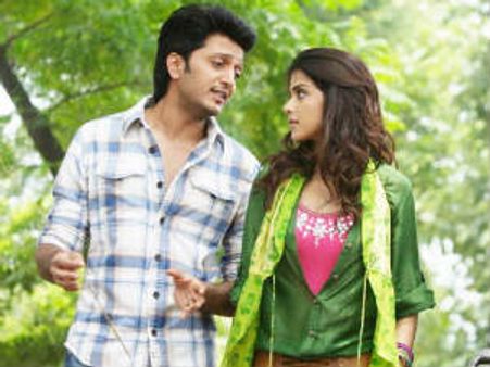 Karan Johar-Arjun Rampal wish Genelia-Riteish Deshmukh