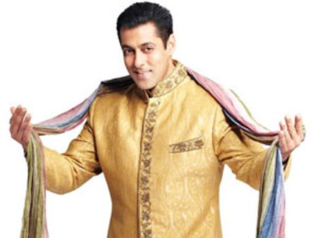 Philanthropic Salman Khan honoures film-city workers