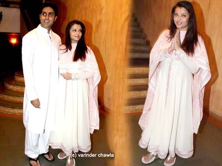 Aishwarya Rai poses with Abhishek Bachchan post-delivery