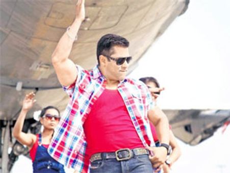 Salman Khan changes Ringa Ringa to Dhinkachika