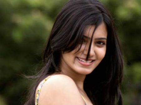 Samantha worried over her fake Twitter account