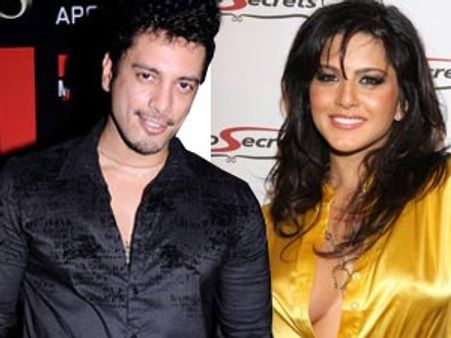 Bigg Boss 5: Akashdeep Saigal flirts with bombshell Sunny Leone