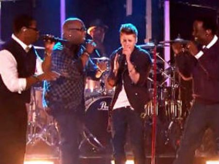Justin Bieber, Boyz II Men debut 'Fa La La' video