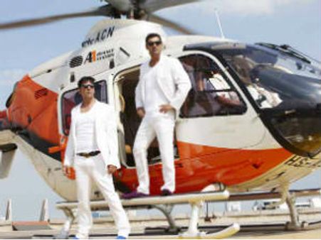 Desi Boyz – Movie Review