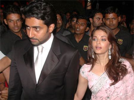 Aishwarya Rai-Abhishek Bachchan's daughter flanked by relatives