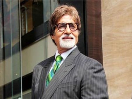 Grandpa Amitabh Bachchan breaks away from Aishwarya Rai's daughter?