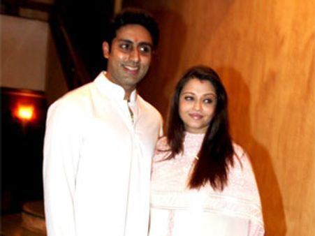 Aishwarya Rai, Abhishek Bachchan offered Rs 5 crore for Beti B's pictures?