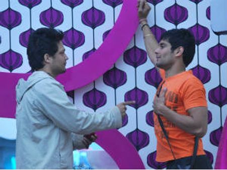 Bigg Boss 5: Siddharth begs inmates to nominate him for captaincy