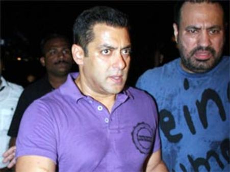 Salman Khan to bond soon with Farhan Akhtar?