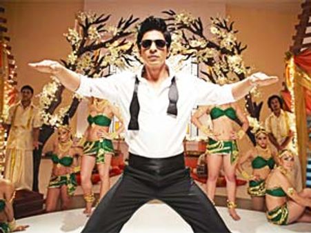 Shahrukh Khan dumps Kareena Kapoor for new Chammak Challo?