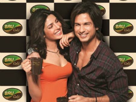 Shahid Kapoor, Priyanka Chopra turn Bru Gold ambassadors