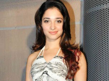 Tamanna's visit to Tirumala in denims raises eyebrows