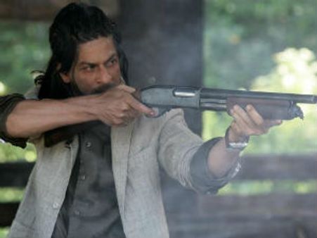 Shahrukh Khan advises fans to stay away from criminal activities