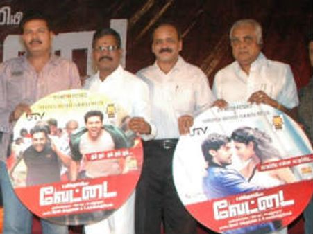 Madhavan-Aarya's Vettai audio hit the stands